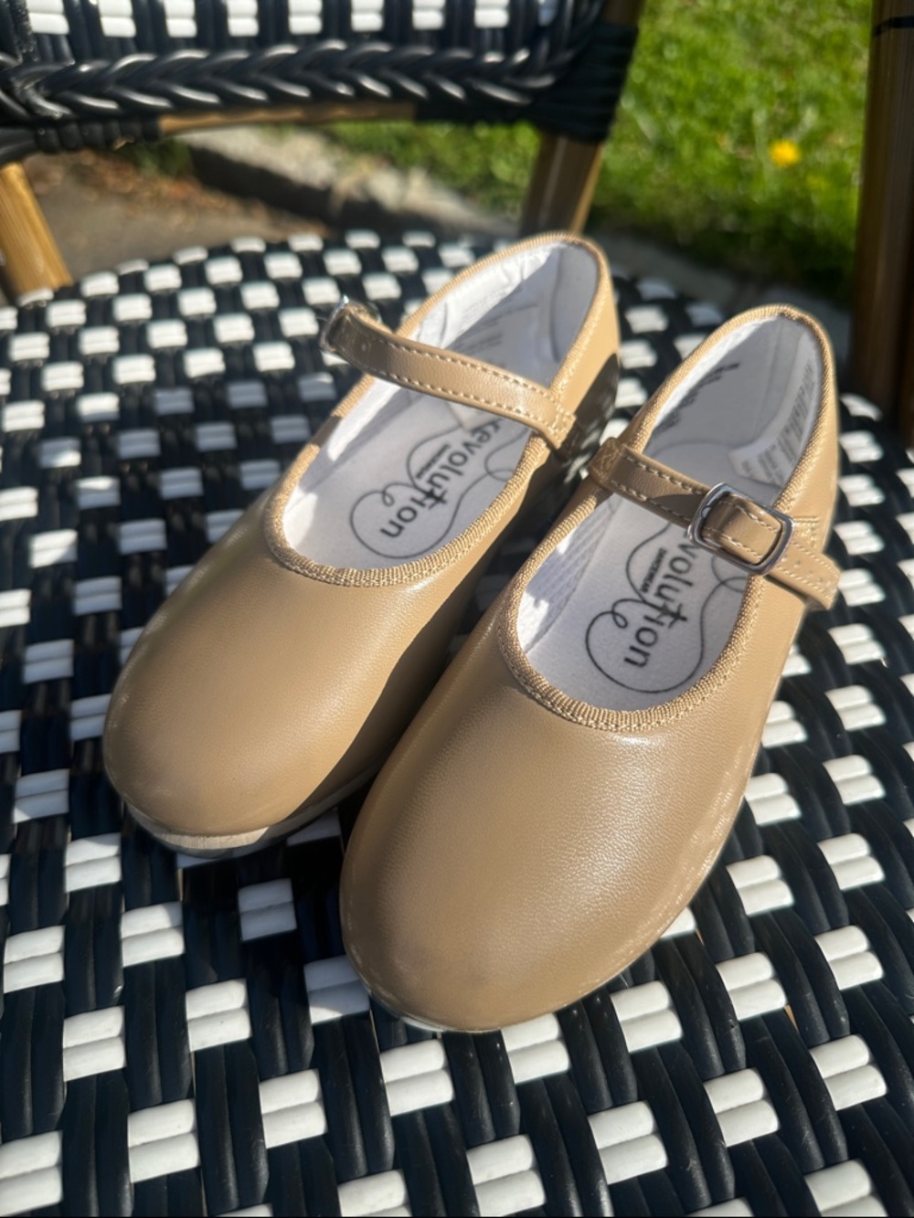 U-shell Girls' Classic Mary Jane tap Shoes in Tan with Buckle